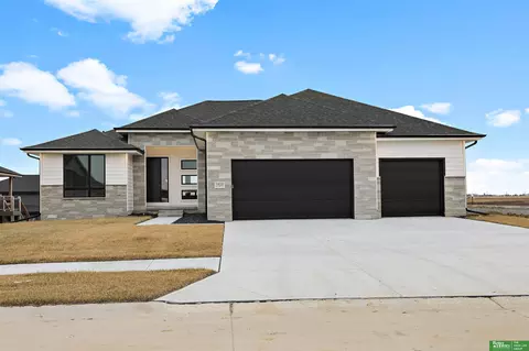 5816 N 198th St, Elkhorn, NE 68022