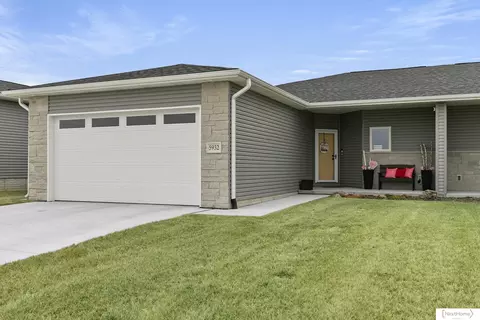 5932 Loxton St, Lincoln, NE 68526