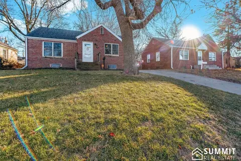 900 S 48th St, Lincoln, NE 68510