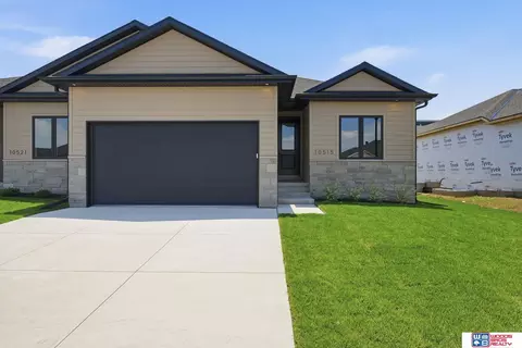 10515 Majestic Ln, Lincoln, NE 68527