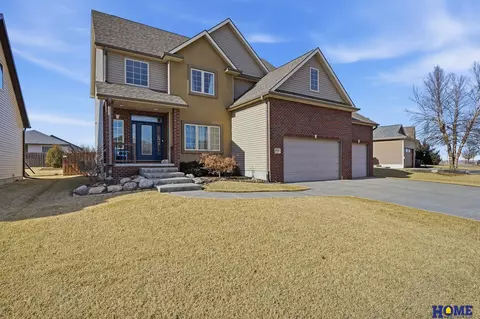 8933 S 30th St, Lincoln, NE 68516