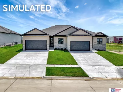 10521 Majestic Ln, Lincoln, NE 68527