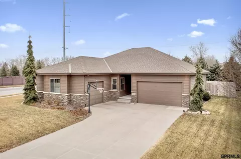 18601 Mason St, Elkhorn, NE 68022