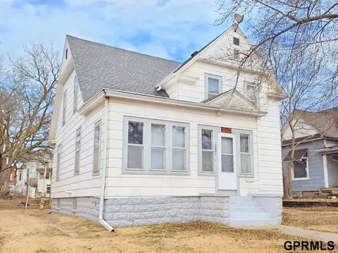 1021 6th St, Fairbury, NE 68352