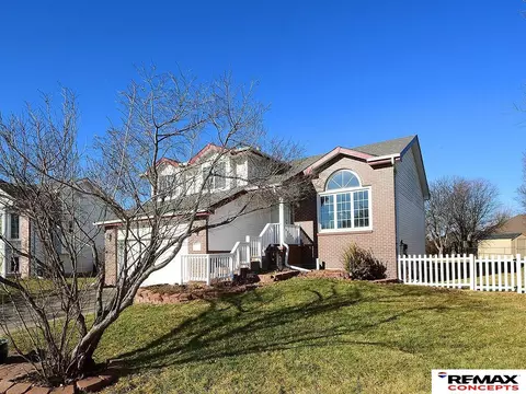 2210 Lynnridge Cir, Lincoln, NE 68521