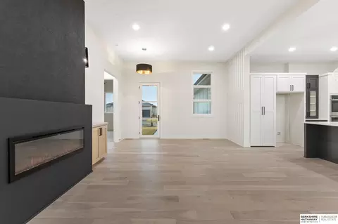 21109 Atwood Ave, Elkhorn, NE 68022