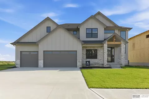 16624 Abigail St, Bennington, NE 68007