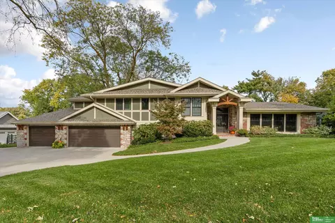 8602 Hickory St, Omaha, NE 68124