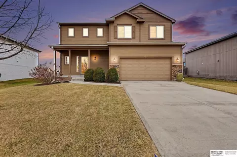 8702 S 68th St, Papillion, NE 68133