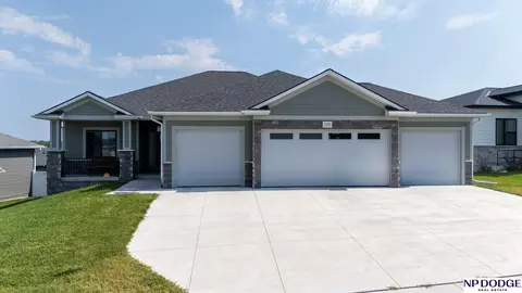 1000 N 106 St, Lincoln, NE 68527