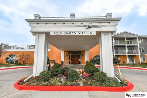 3001 S 51st Street Ct #302, Lincoln, NE 68506