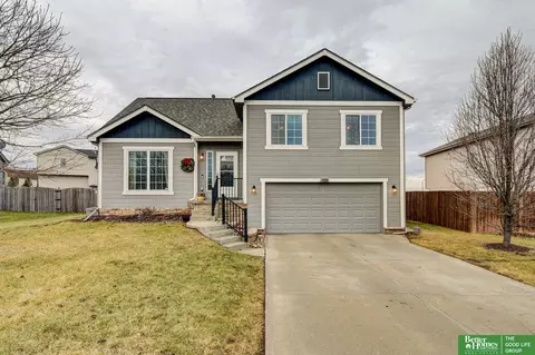 7814 S 72 Avenue Cir, La Vista, NE 68128