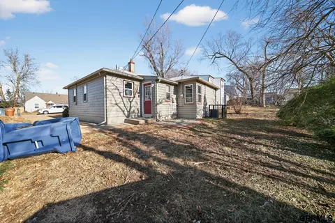 409 W 30th Ave, Bellevue, NE 68005