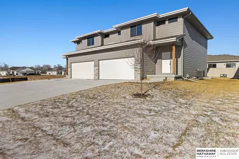14810 Willow St, Bennington, NE 68007