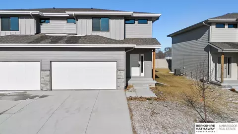 14812 Willow St, Bennington, NE 68007