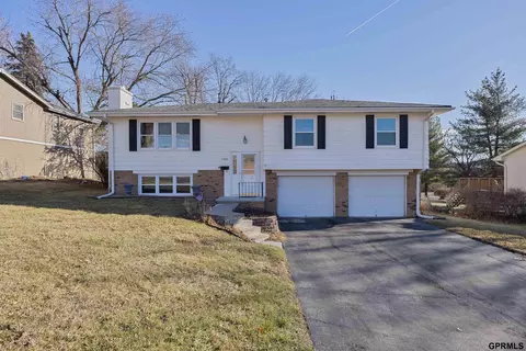 1009 S Harrison St, Papillion, NE 68046