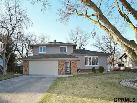 21319 Fieldcrest Dr, Elkhorn, NE 68022
