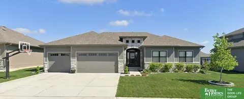 18620 Schofield Dr, Omaha, NE 68136