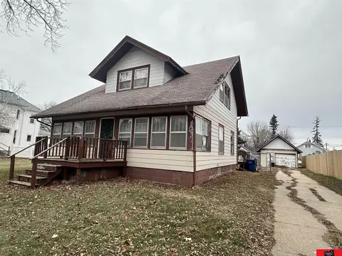 330 Pearl St, Lyons, NE 68038 photo 2