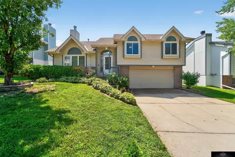 8311 Read St, Omaha, NE 68122