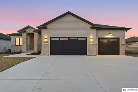 2337 S 89th St, Lincoln, NE 68520