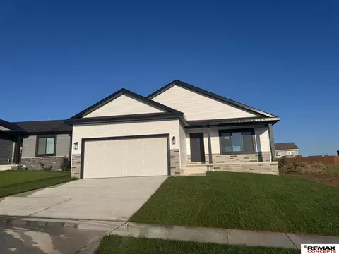 4324 Woodside Village Dr, Lincoln, NE 68528