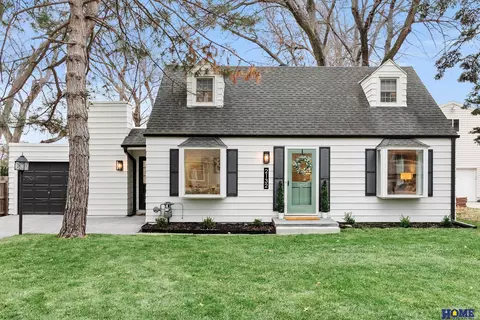 2132 S 37th St, Lincoln, NE 68506