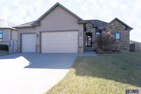 7377 Yankee Woods Dr, Lincoln, NE 68516