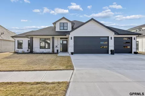 28533 Jessie Cir, Valley, NE 68064