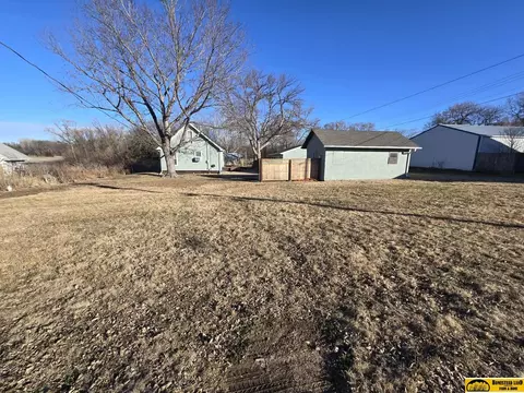 Exterior - 1109 Pelham, Beatrice, NE 68310 photo 4 of 4