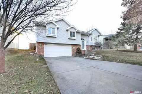 5301 Elk Ridge Rd, Lincoln, NE 68516