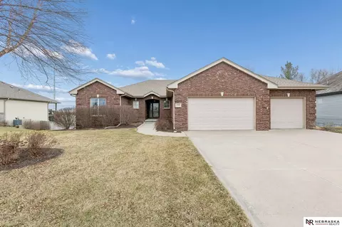17902 Camelback Ave, Omaha, NE 68136