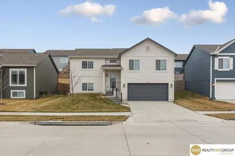 7764 N 108th St, Omaha, NE 68142
