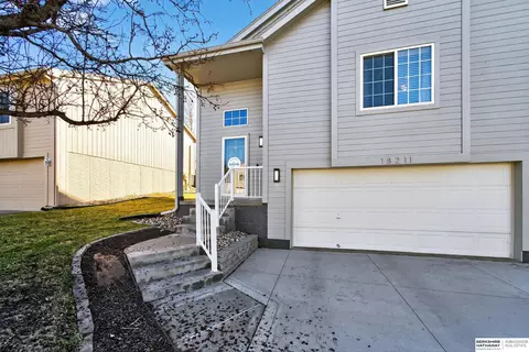 18211 Edna St, Omaha, NE 68136