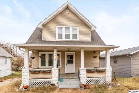 2218 S 42 St, Omaha, NE 68105