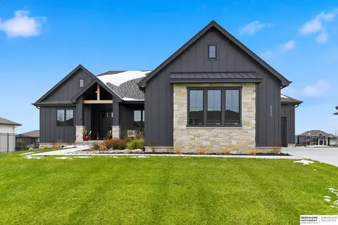 11610 S 117th St, Papillion, NE 68046