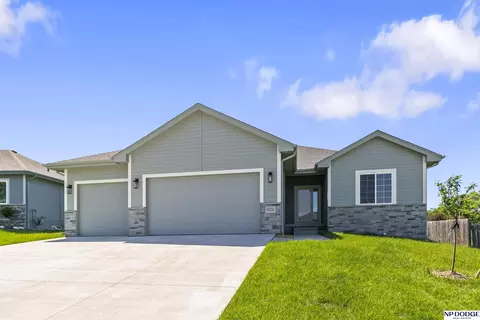9228 S 71 Ave, Papillion, NE 68133