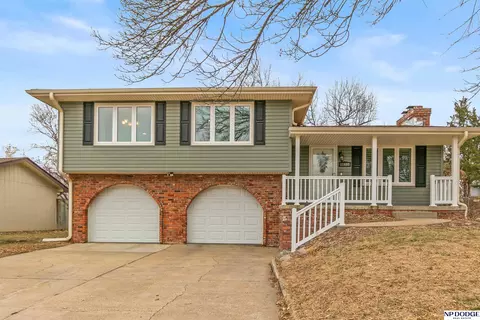 11698 Roanoke Blvd, Omaha, NE 68164