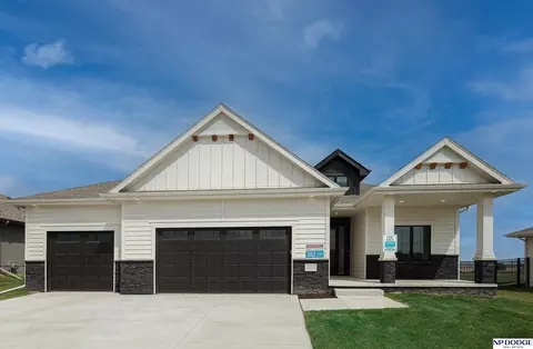 12715 S 79 St, Papillion, NE 68046