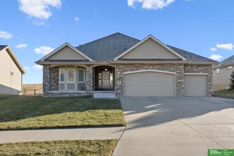 12007 Pintail Dr, Papillion, NE 68046