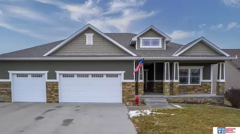 9249 Fairbanks Ct, Lincoln, NE 68516