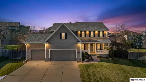 2240 Crystal Creek Dr, Papillion, NE 68046