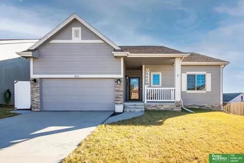 8557 King St, Omaha, NE 68122