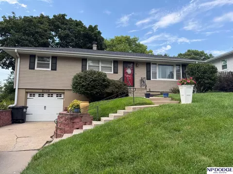 8068 Castelar St, Omaha, NE 68124