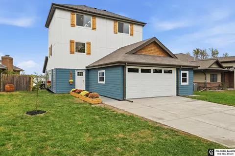 840 Lakeshore Dr, Lincoln, NE 68528