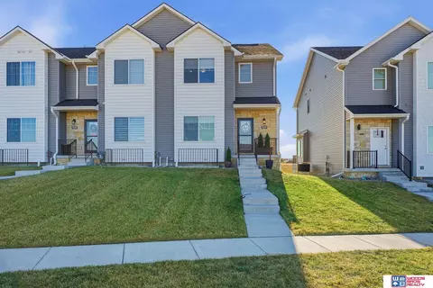 9533 Duckhorn Dr, Lincoln, NE 68526