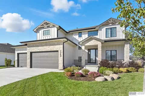 7264 Von St, Papillion, NE 68046