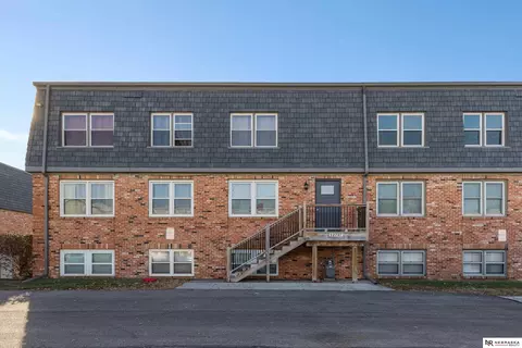 12737 Woodcrest Plz #318B, Omaha, NE 68137