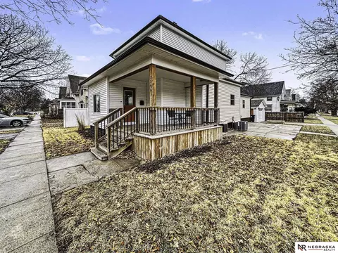 1146 Sumner St, Lincoln, NE 68502