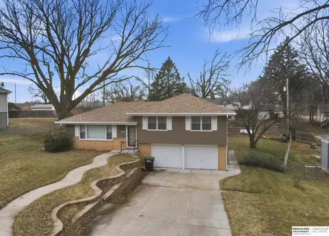 4628 Crestline St, Omaha, NE 68134